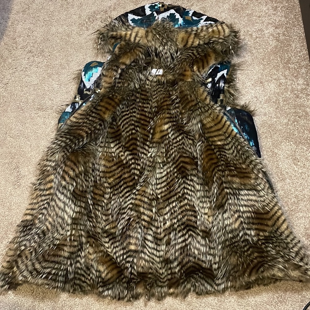 Tribal warrior sequin faux fur vest by Yoshi Zen - Picture 4 of 14